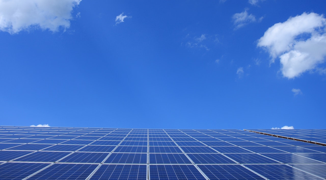 A energia solar é parte essencial da arquitetura sustentável